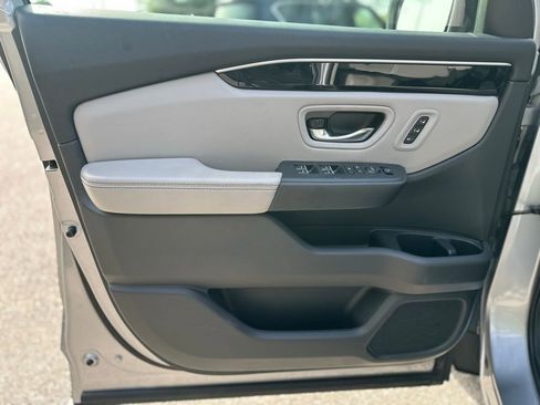 Used 2024 Honda Pilot Touring image 29
