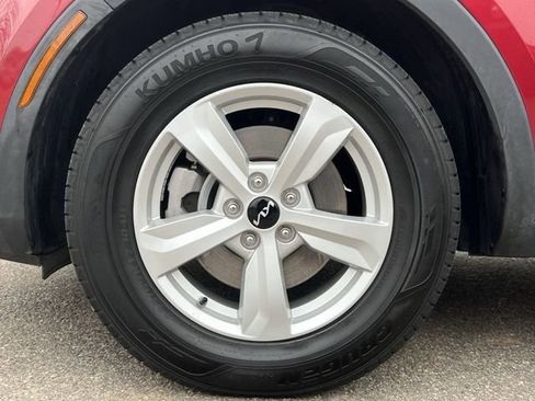 Used 2023 Kia Sorento LX image 10