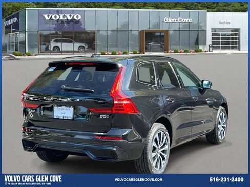 Used 2025 Volvo XC60 B5 Core w/ Protection Package Premier image 5
