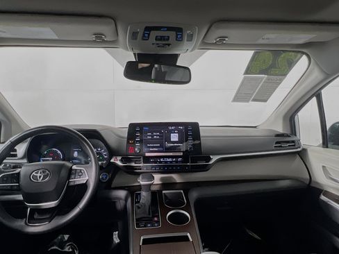 Used 2024 Toyota Sienna XLE image 30