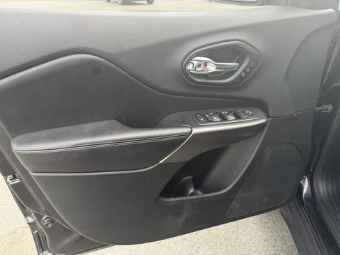 Used 2019 Jeep Cherokee Limited AWD/4WD image 13
