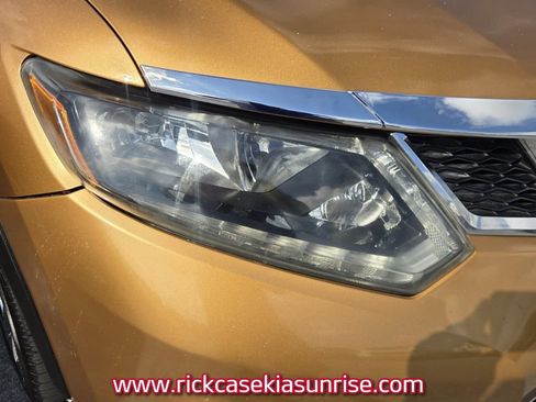 Used 2014 Nissan Rogue SV FWD image 5