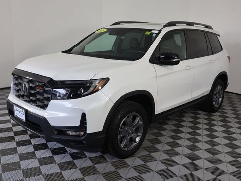 Used 2025 Honda Passport TrailSport image 4
