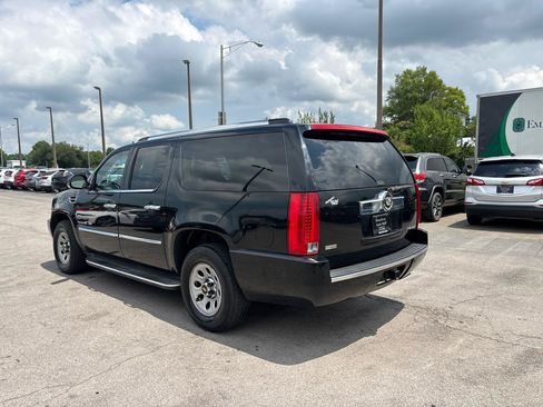 Used 2011 Cadillac Escalade ESV Luxury AWD/4WD image 5