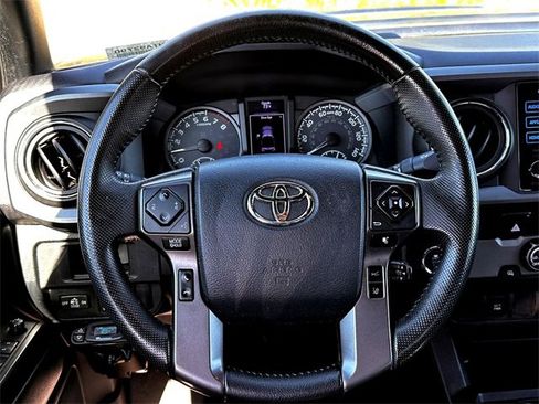 Used 2019 Toyota Tacoma TRD Sport image 15