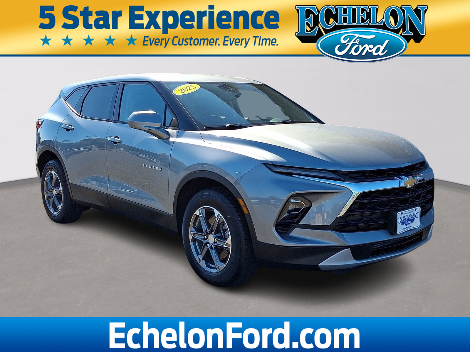 Used 2025 Chevrolet Blazer LT FWD image 1