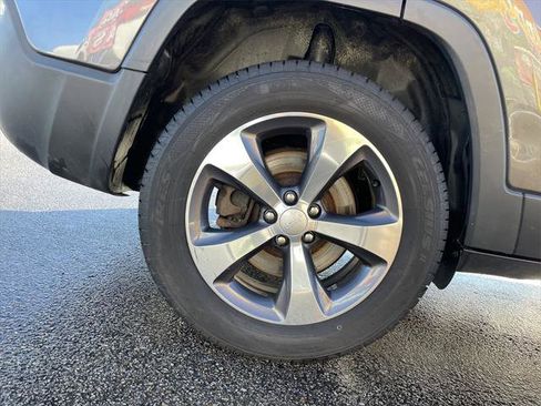 Certified 2019 Jeep Cherokee Limited image 12