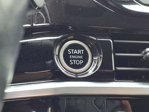 Used 2022 Nissan Pathfinder SV AWD/4WD image 17