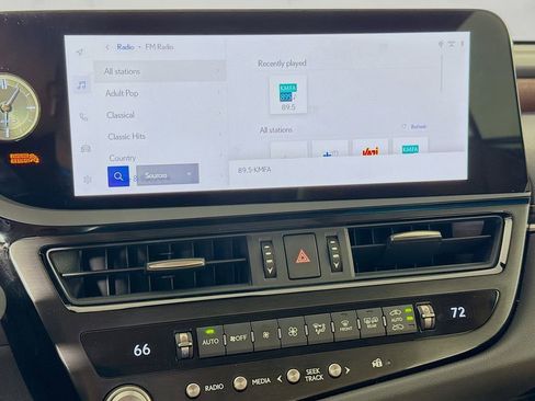 Certified 2025 Lexus ES 300h w/ Premium Package image 15