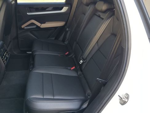 Used 2024 Porsche Cayenne image 21