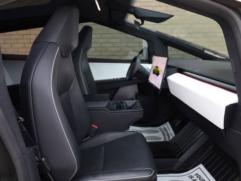 Used 2024 Tesla Cybertruck AWD Crew Cab image 30