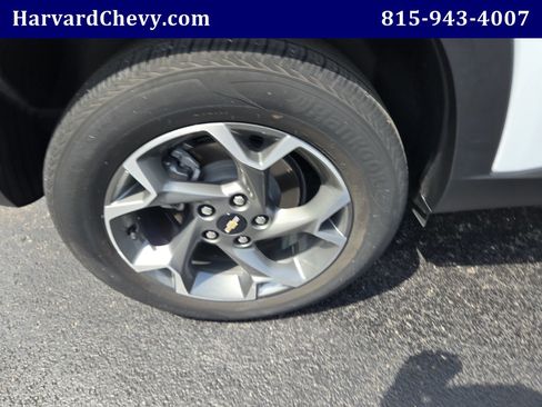 Certified 2025 Chevrolet Trax LT FWD image 38