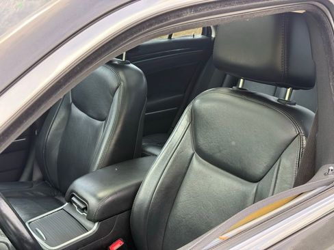 Used 2017 Chrysler 300 Limited w/ Value Package RWD image 23