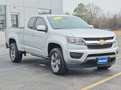 Used 2016 Chevrolet Colorado LT image 2
