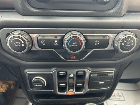 Used 2018 Jeep Wrangler Unlimited Sport S AWD/4WD image 24