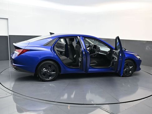 Certified 2023 Hyundai Elantra SEL image 27