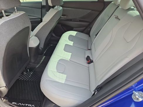 Used 2022 Hyundai Elantra Limited FWD image 15