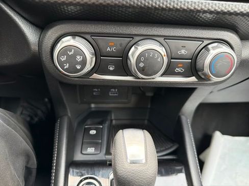 Used 2023 Nissan Kicks SV FWD image 16