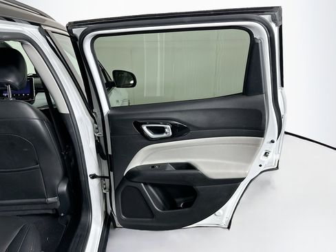 Used 2022 Jeep Compass Limited image 28