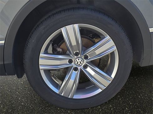 Used 2019 Volkswagen Tiguan SEL Premium image 37