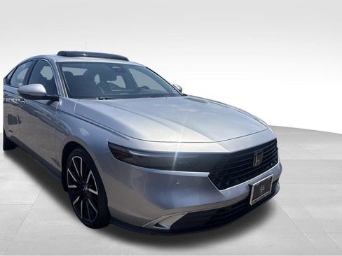 Used 2024 Honda Accord Touring image 3