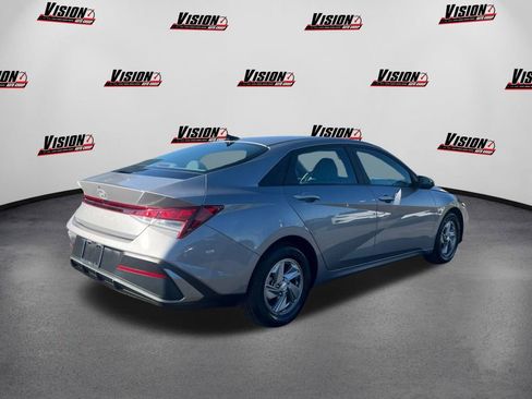 Certified 2025 Hyundai Elantra SE image 5