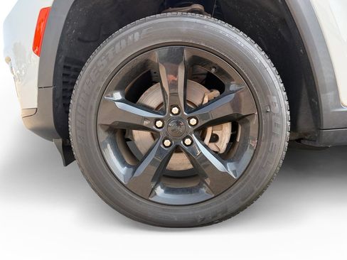 Used 2023 Jeep Grand Cherokee L Laredo AWD/4WD image 30