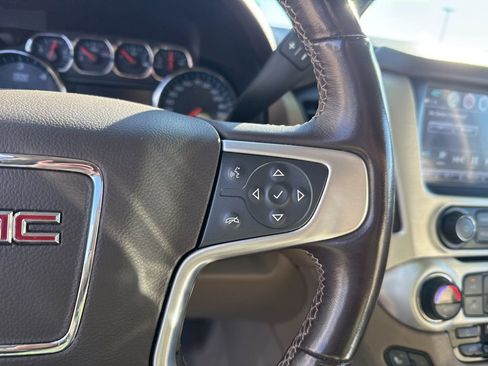 Used 2020 GMC Yukon XL SLT w/ Premium Edition image 17