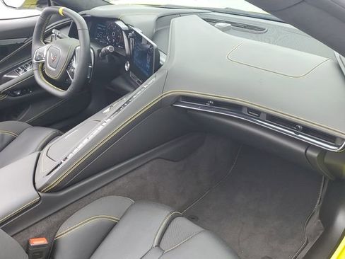 Used 2024 Chevrolet Corvette Stingray Premium Conv w/ Z51 Performance Package RWD image 27