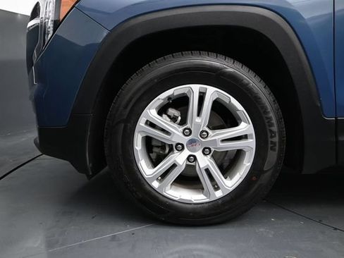 Used 2024 GMC Terrain SLE AWD/4WD image 17