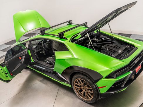 Used 2024 Lamborghini Huracan Sterrato image 37