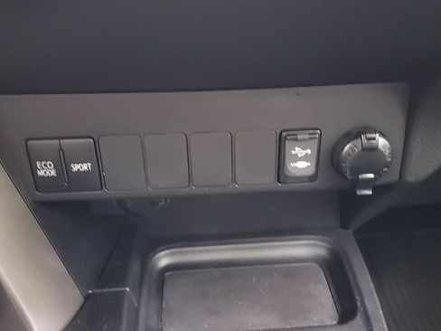 Used 2018 Toyota RAV4 XLE w/ Plus Extra Value Package AWD/4WD image 30