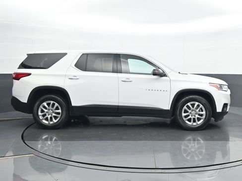 Used 2021 Chevrolet Traverse LS image 7