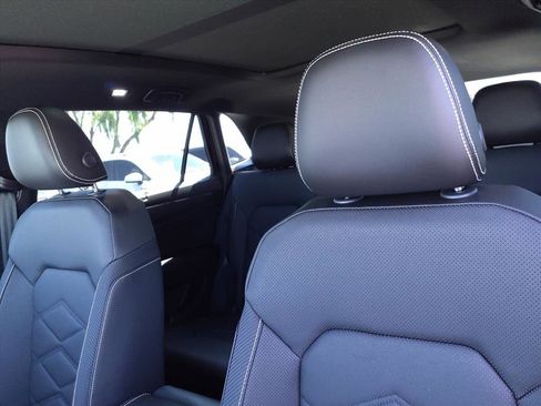 New 2026 Volkswagen Atlas Cross Sport SE image 9