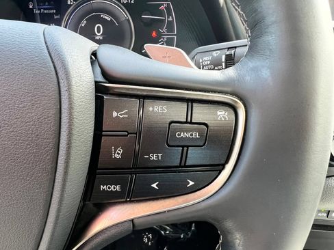 Used 2020 Lexus ES 300h w/ Premium Package FWD image 34