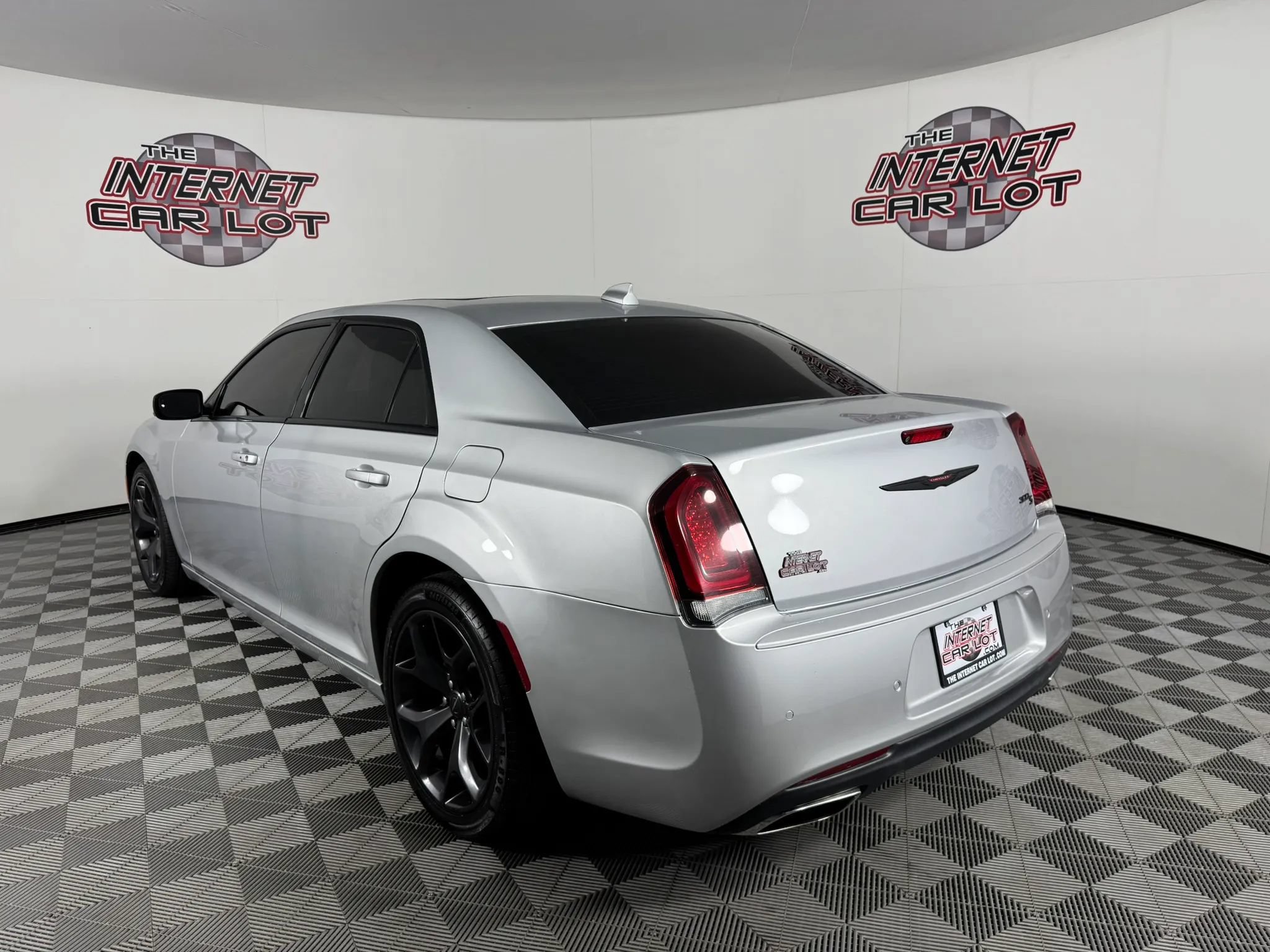 Used 2023 Chrysler 300 S RWD image 5