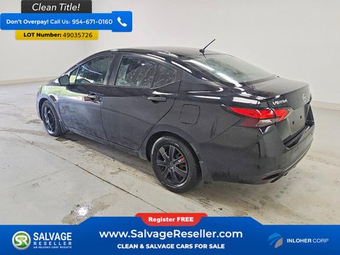 Used 2021 Nissan Versa S FWD image 3