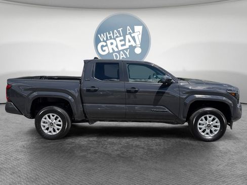 Certified 2026 Toyota Tacoma SR5 AWD/4WD image 2