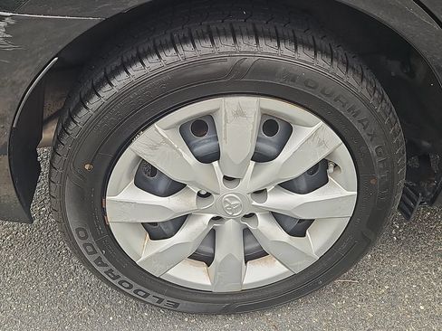 Used 2015 Toyota Corolla LE FWD image 8