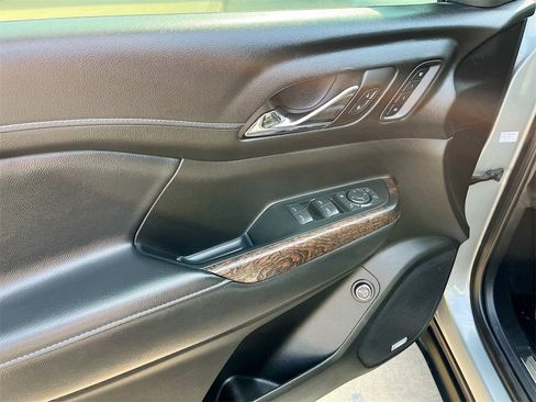 Used 2023 GMC Acadia Denali image 18