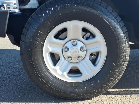 Used 2017 Jeep Wrangler Unlimited Sport image 9