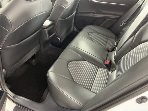 Used 2020 Toyota Camry SE FWD image 10