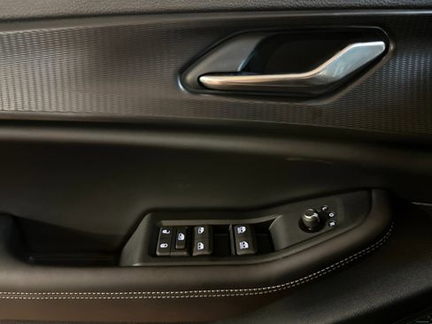 New 2025 Jeep Grand Cherokee Altitude image 10