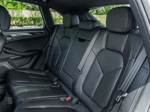 Used 2025 Porsche Macan AWD/4WD image 22