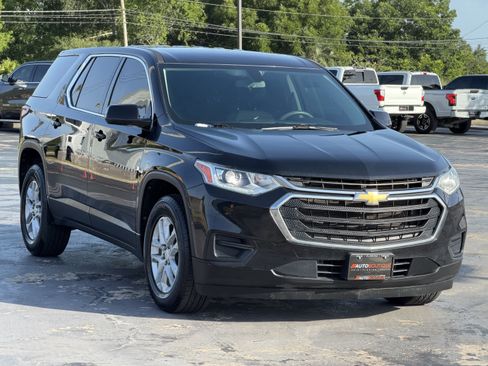 Used 2021 Chevrolet Traverse LS FWD image 3