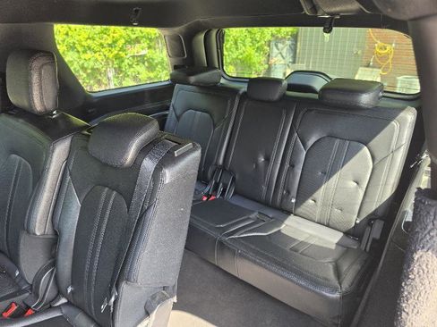 Used 2018 Ford Expedition Limited w/ Equipment Group 301A AWD/4WD image 8