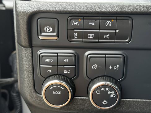 Used 2025 Chevrolet Tahoe LT AWD/4WD image 25