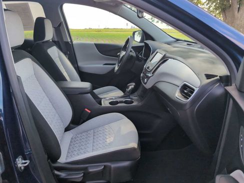 Used 2022 Chevrolet Equinox LS w/ LS Convenience Package AWD/4WD image 28