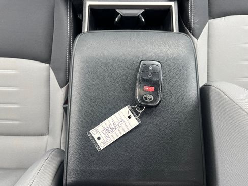 Used 2025 Toyota Tacoma TRD Off-Road image 18