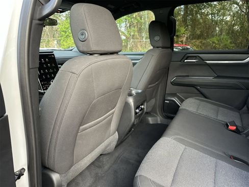 Used 2025 GMC Acadia Elevation image 12